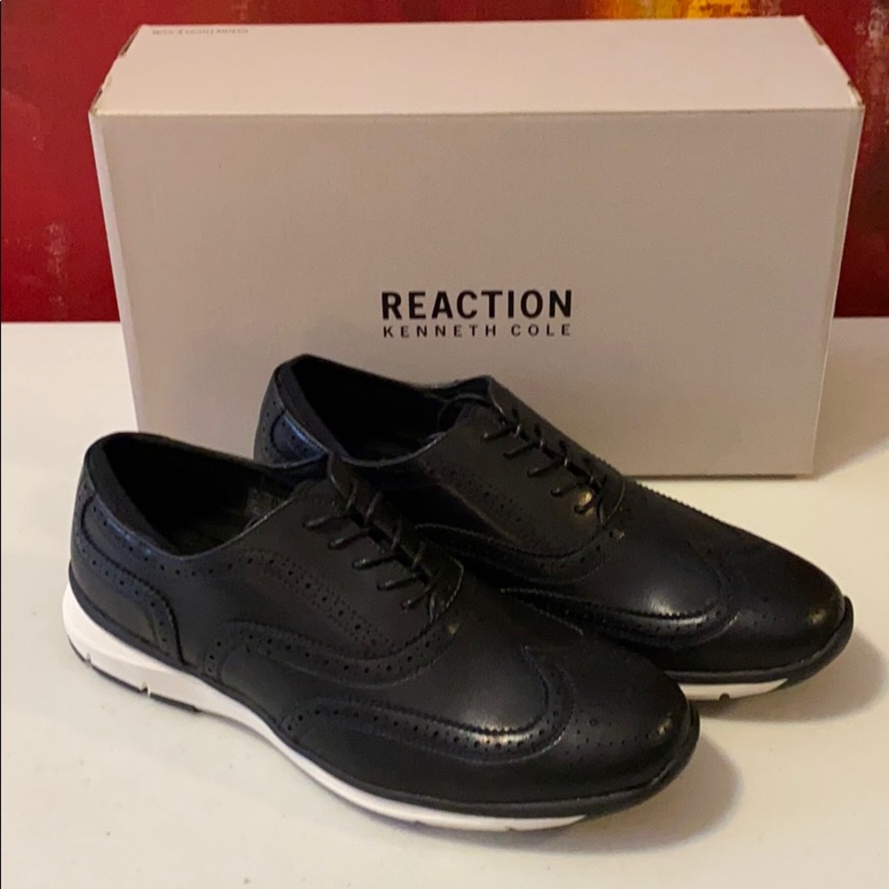 New- Kenneth Cole black wingtip oxford